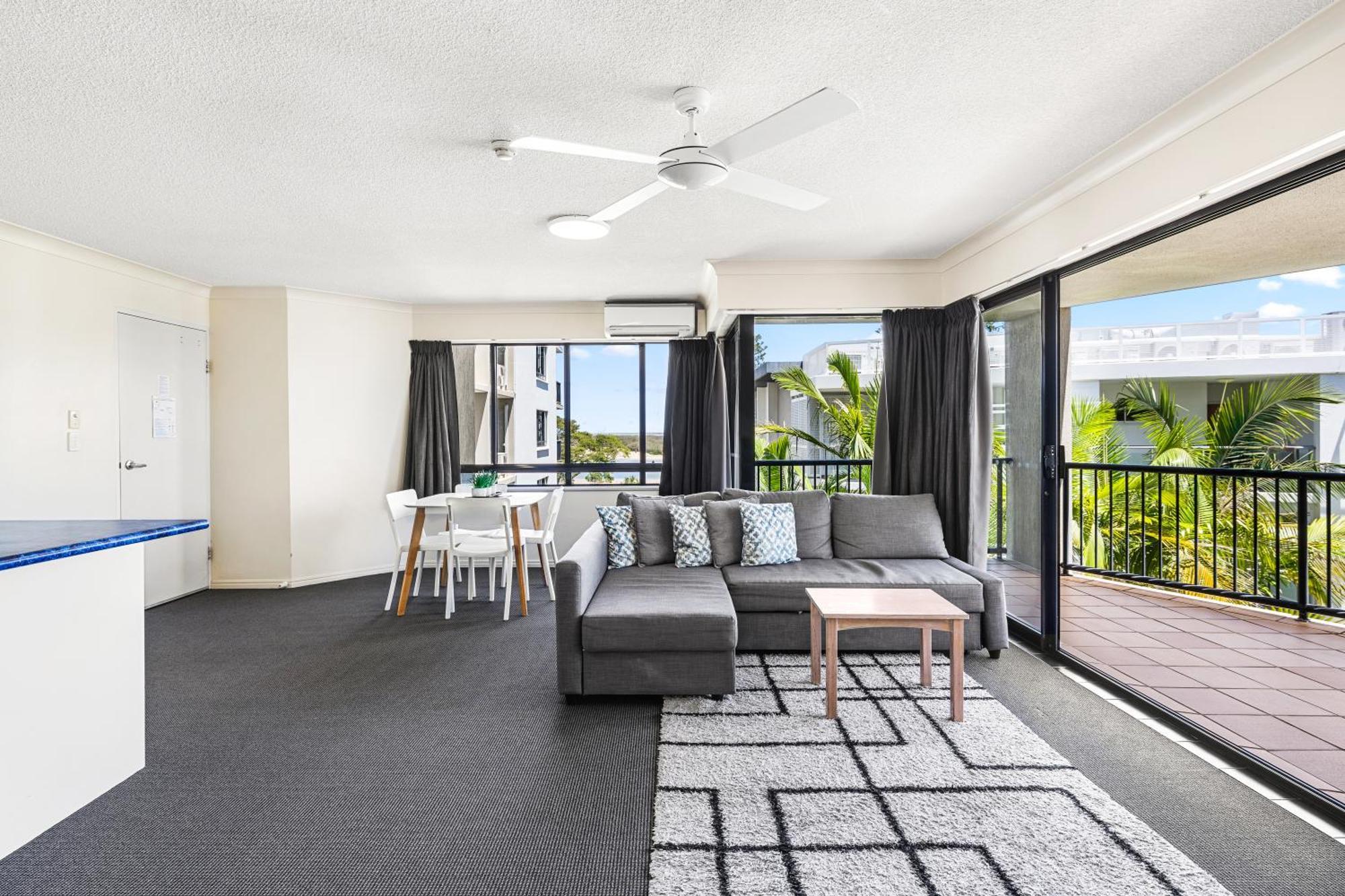 Belaire Place Motel Apartments Caloundra Exterior photo
